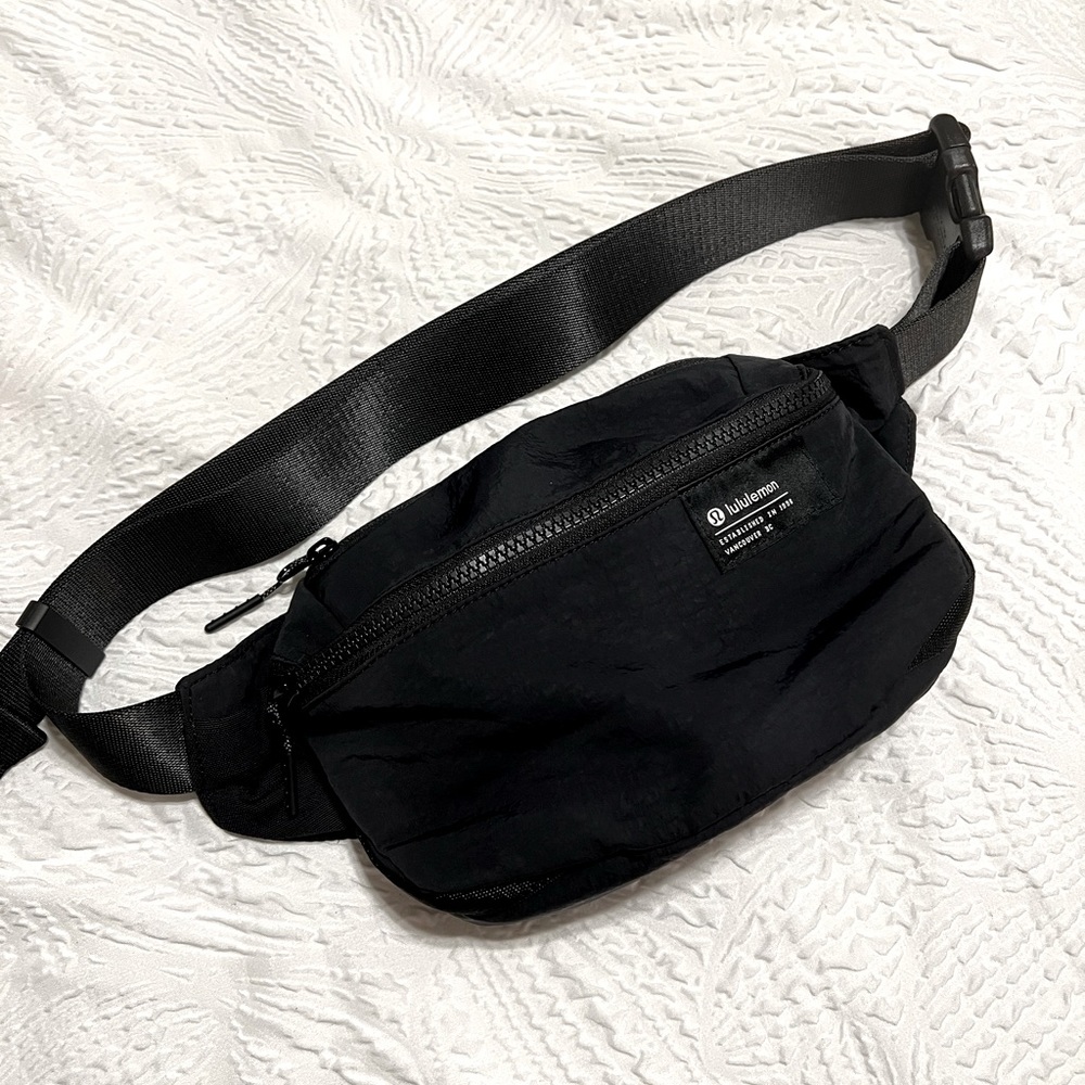 Lululemon Clean Lines Belt Bag